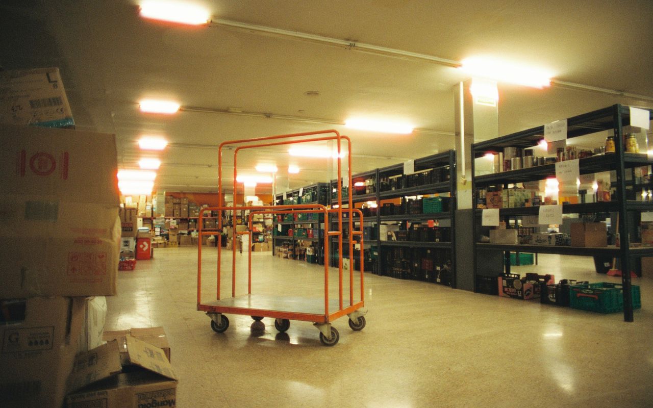 Distribution warehouse